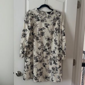 Cream and black detailed floral dress with pockets